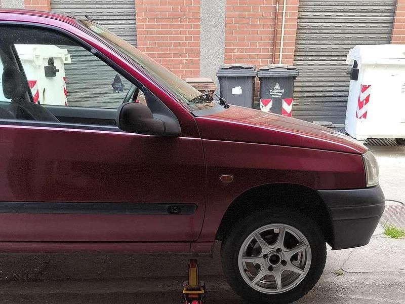 Usata Renault Clio 58 CV (42 kW) 1997 Rosso Utilitaria