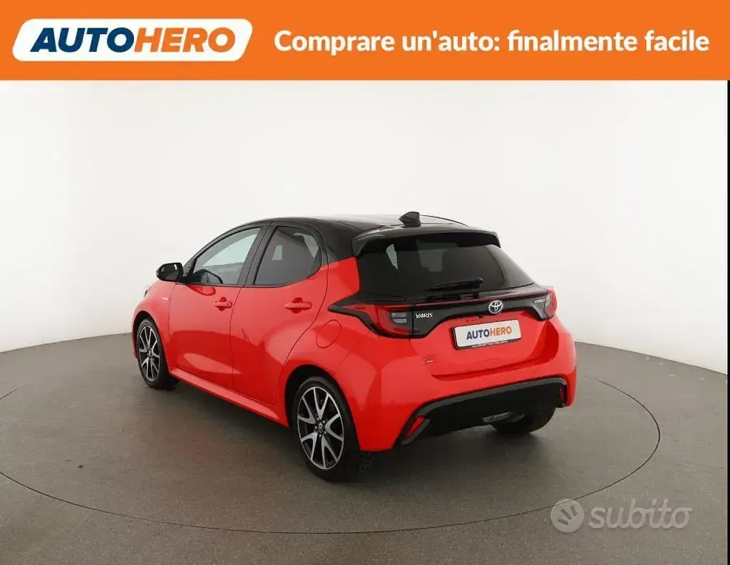 Gebraucht Toyota Yaris Hybrid 92 PS (67 kW) 2021 Rot Limousine