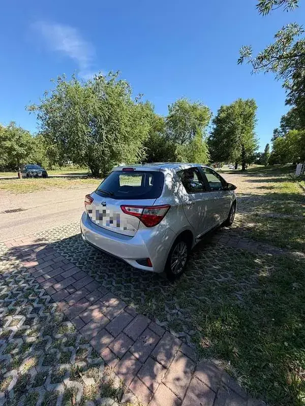 Usata Toyota Yaris Hybrid Active 75 CV (55 kW) 2017 Berlina