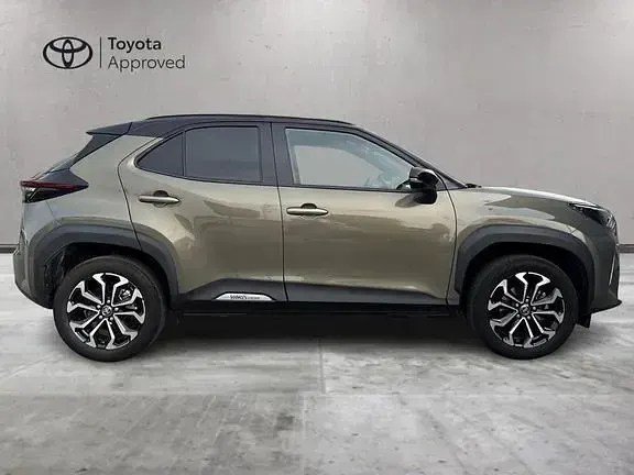Usata Toyota Yaris Cross Trend 115 CV (84 kW) 2022 Oxide bronze & black SUV