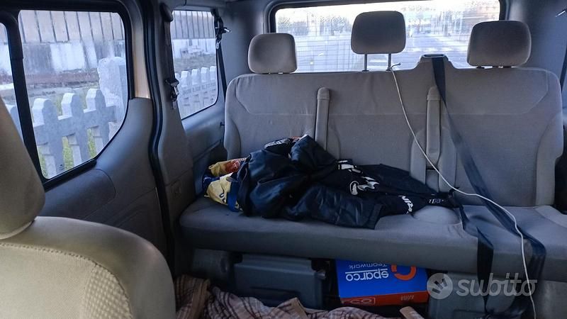 Usata Opel Vivaro 135 CV (99 kW) 2004 Grigio Monovolume