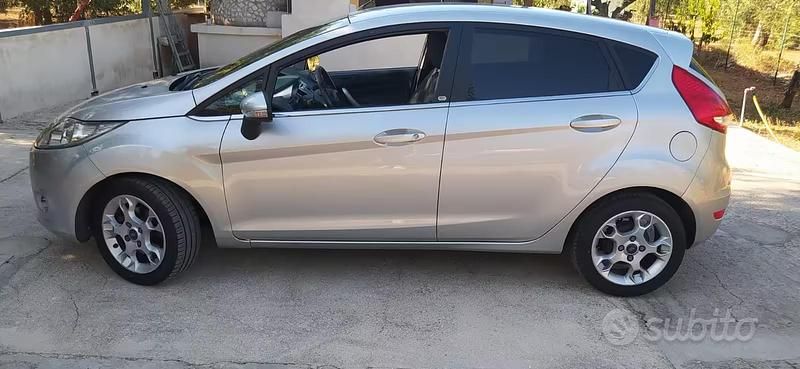 Usata Ford Fiesta Titanium 96 CV (70 kW) 2010 Utilitaria