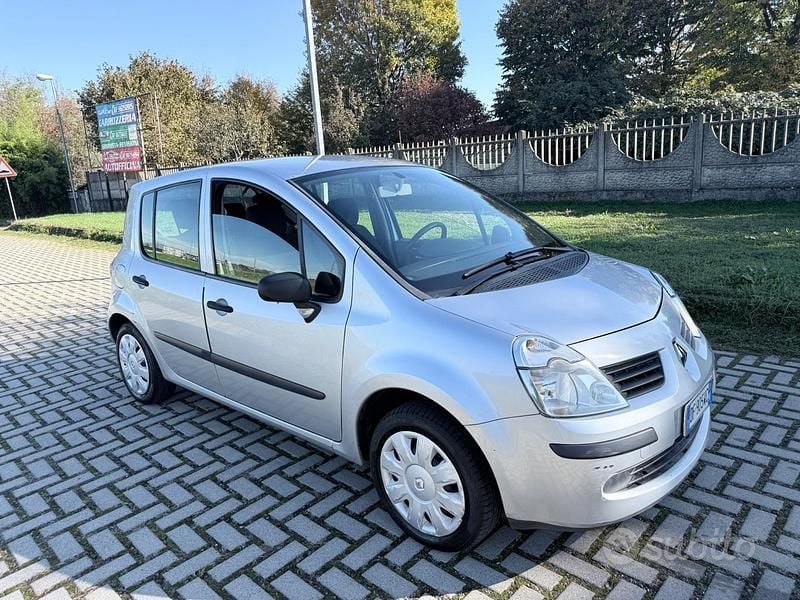 Usata Renault Modus Luxe 75 CV (55 kW) 2007 Grigio Monovolume