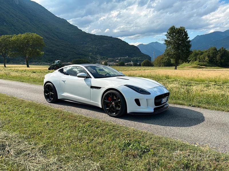 Usata Jaguar F-Type R 550 CV (404 kW) 2015 Bianco Coupé