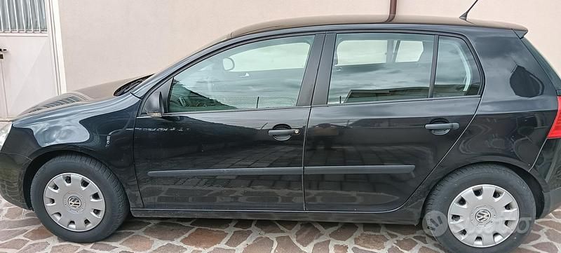 Usata VW Golf VI 105 CV (77 kW) 2008 Nero Utilitaria