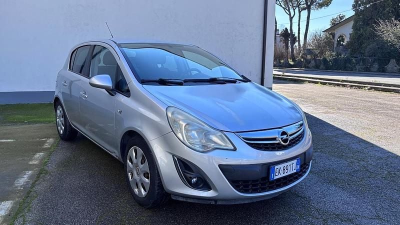 Usata Opel Corsa 65 CV (47 kW) 2012 Argento Utilitaria