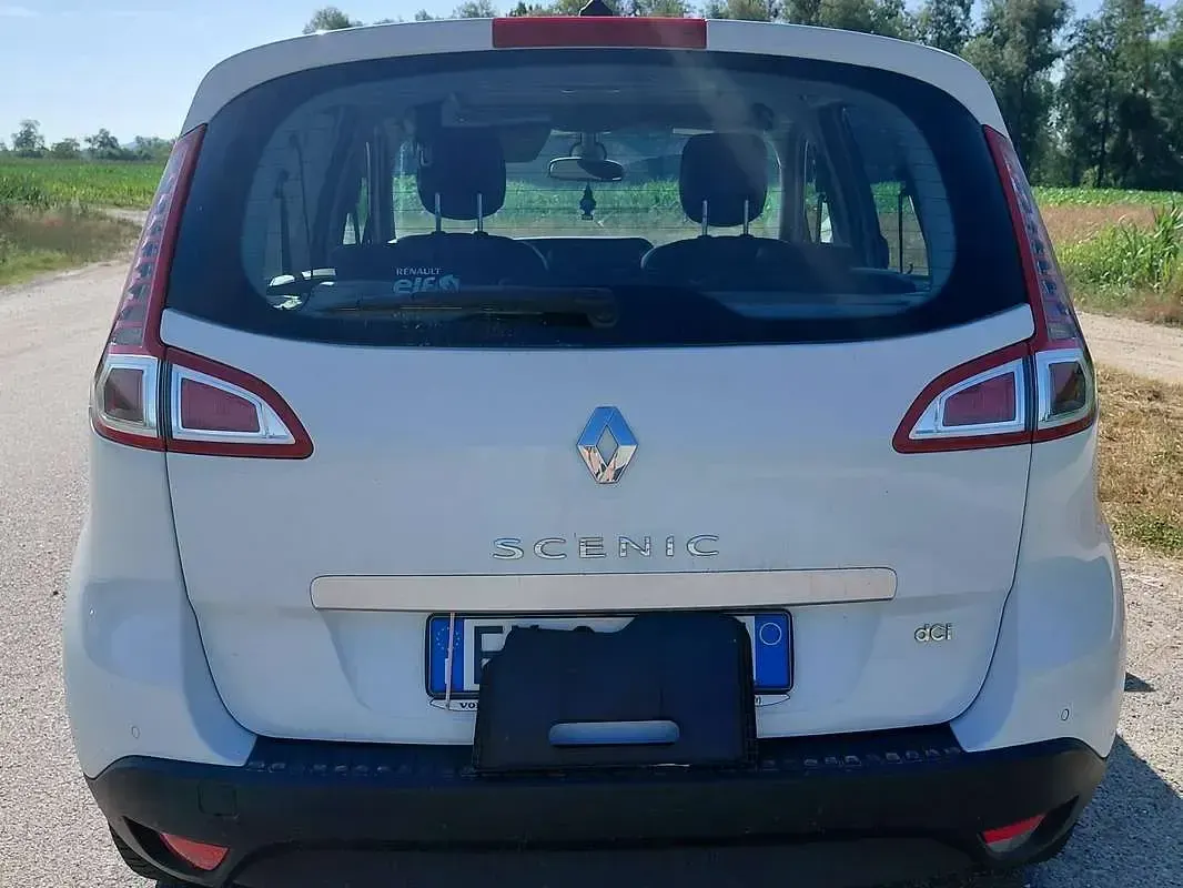 Usata Renault Scénic III Luxe 110 CV (80 kW) 2012 Bianco Monovolume