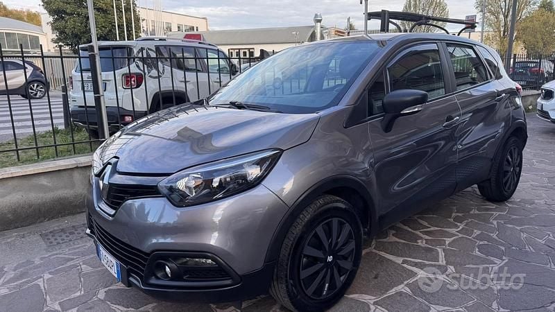 Usata Renault Captur Intens 90 CV (66 kW) 2015 Grigio SUV