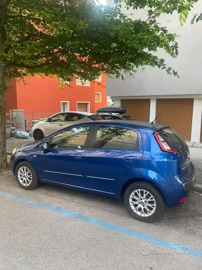 Usata Fiat Punto 99 CV (72 kW) 2010 Blu Utilitaria