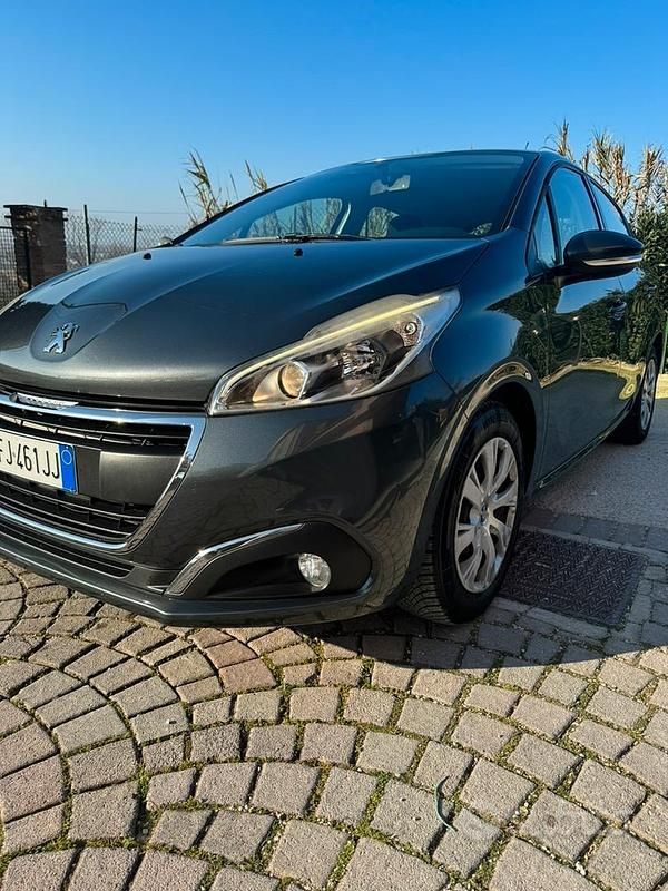 Usata Peugeot 208 Allure 75 CV (55 kW) 2017 Grigio Utilitaria