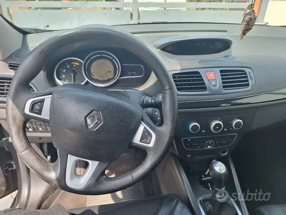 Usata Renault Mégane GrandTour 110 CV (80 kW) 2012 Grigio Station wagon