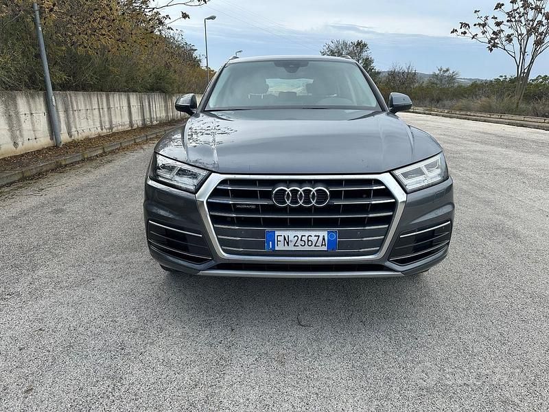Grigio Usata 2018 Audi Q5 Sport SUV | 22.000 € (Buon prezzo) - Immagine 1/4