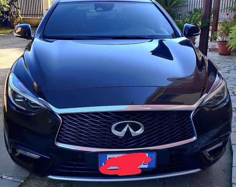 Usata 2017 Infiniti Q30 Premium Due volumi | 9500 € (Buon prezzo) - Immagine 1/4