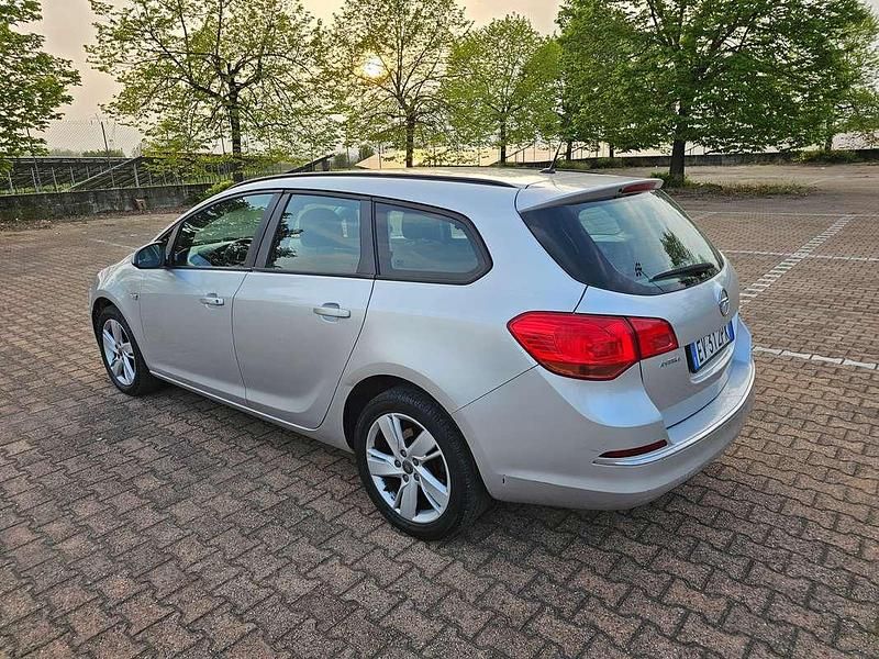 Usata Opel Astra 110 CV (80 kW) 2014 Grigio Station wagon