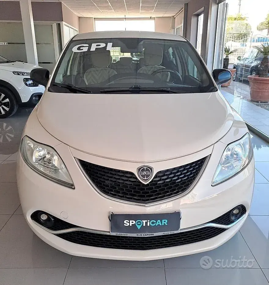 Usata Lancia Ypsilon Gold 69 CV (50 kW) 2017 Beige Utilitaria