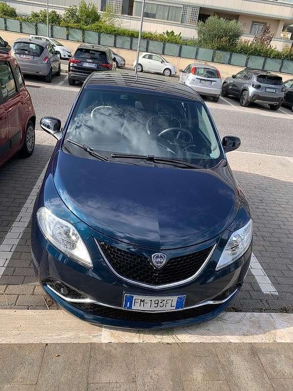 Usata Lancia Ypsilon Silver 69 CV (50 kW) 2017 Verde Utilitaria