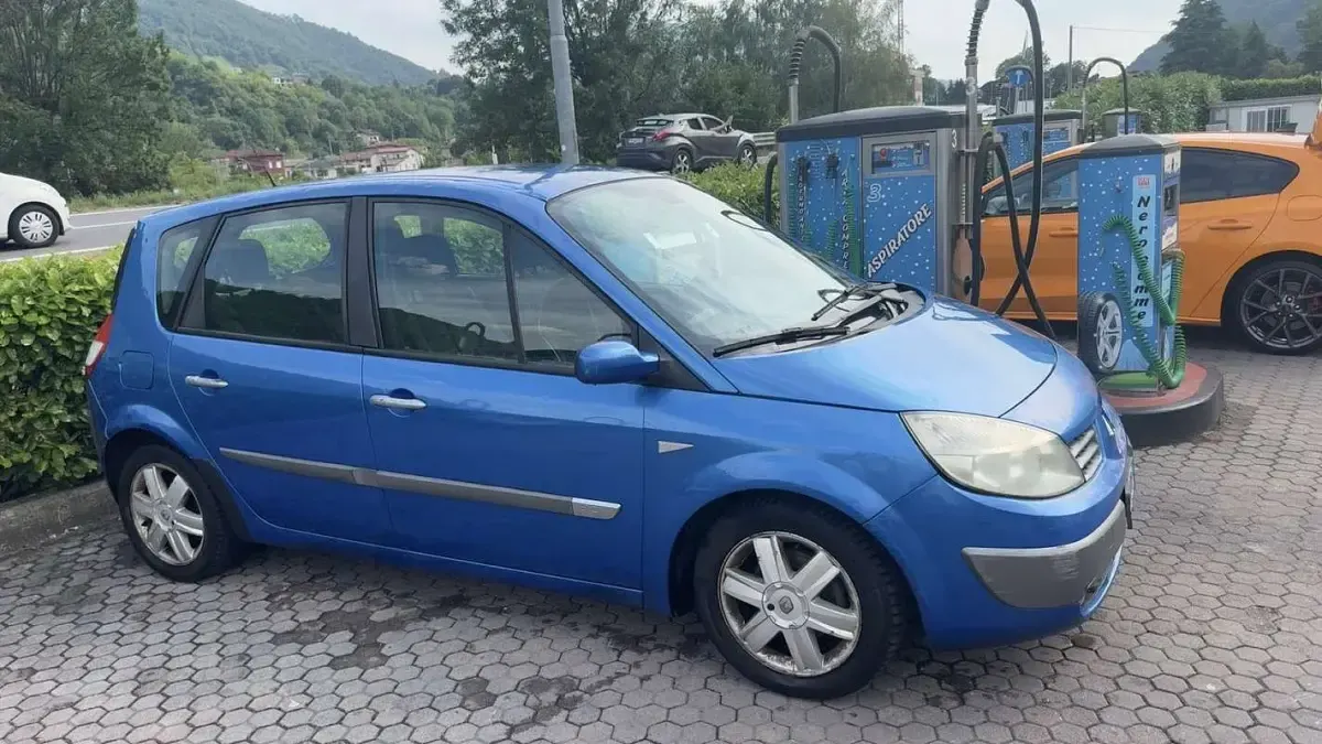 Usata Renault Scenic E-Tech Dynamique 101 CV (74 kW) 2005 Monovolume