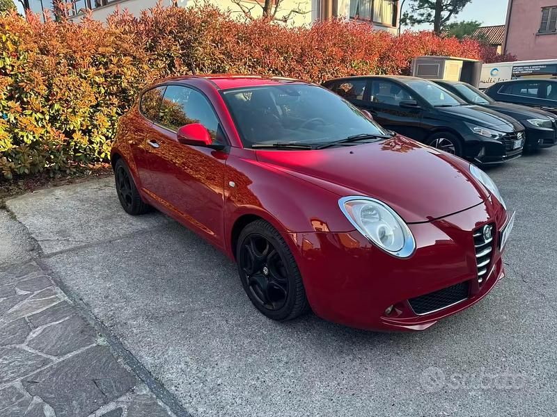 Second-hand Alfa Romeo MiTo Distinctive 105 CP (77 kW) 2010 Roșu Hatchback