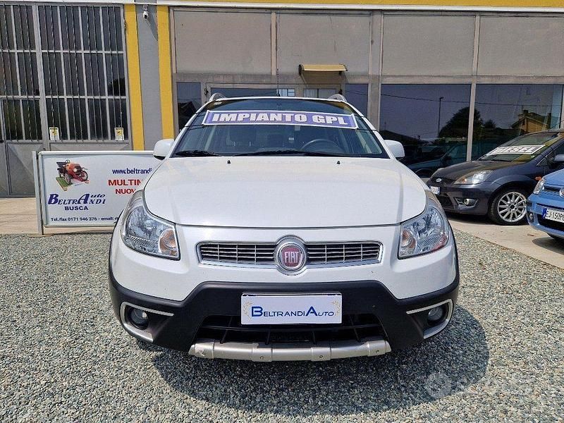 Usata Fiat Sedici Emotion 120 CV (88 kW) 2011 Bianco SUV