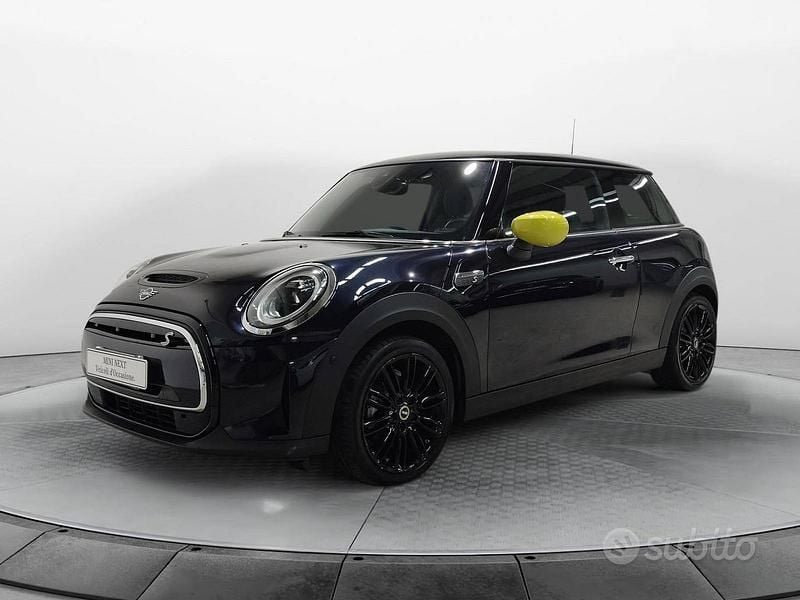 Enigmatic black mini yours Usata 2022 Mini Cooper SE Classic Utilitaria | 21.700 € (Cara) - Immagine 1/4