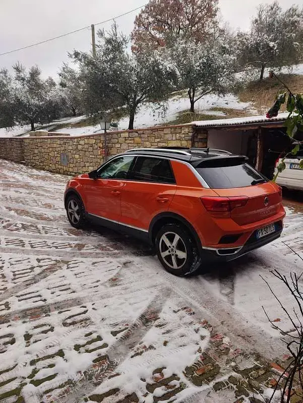 Usata VW T-Roc Style 150 CV (110 kW) 2019 Arancione SUV