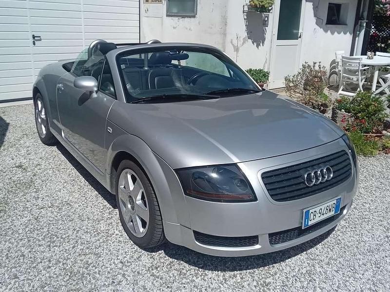 Usata Audi TT Roadster 179 CV (131 kW) 2002 Argento Cabrio