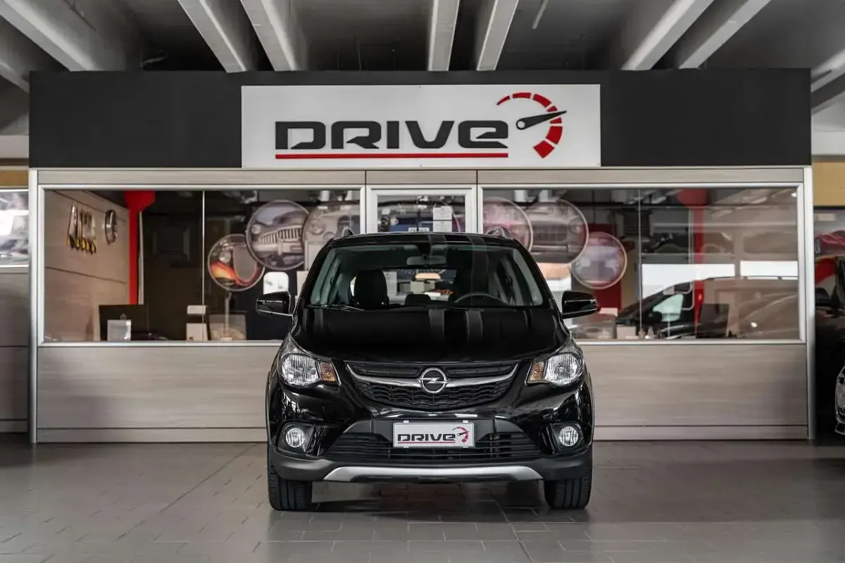 Usata Opel Karl Rocks 73 CV (53 kW) 2019 Nero Utilitaria