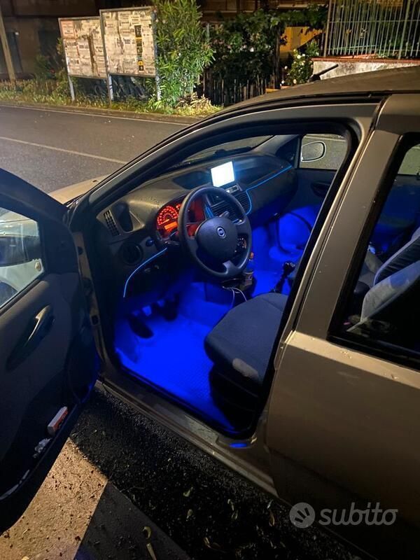 Usata Fiat Punto 60 CV (44 kW) 2004 Grigio Utilitaria