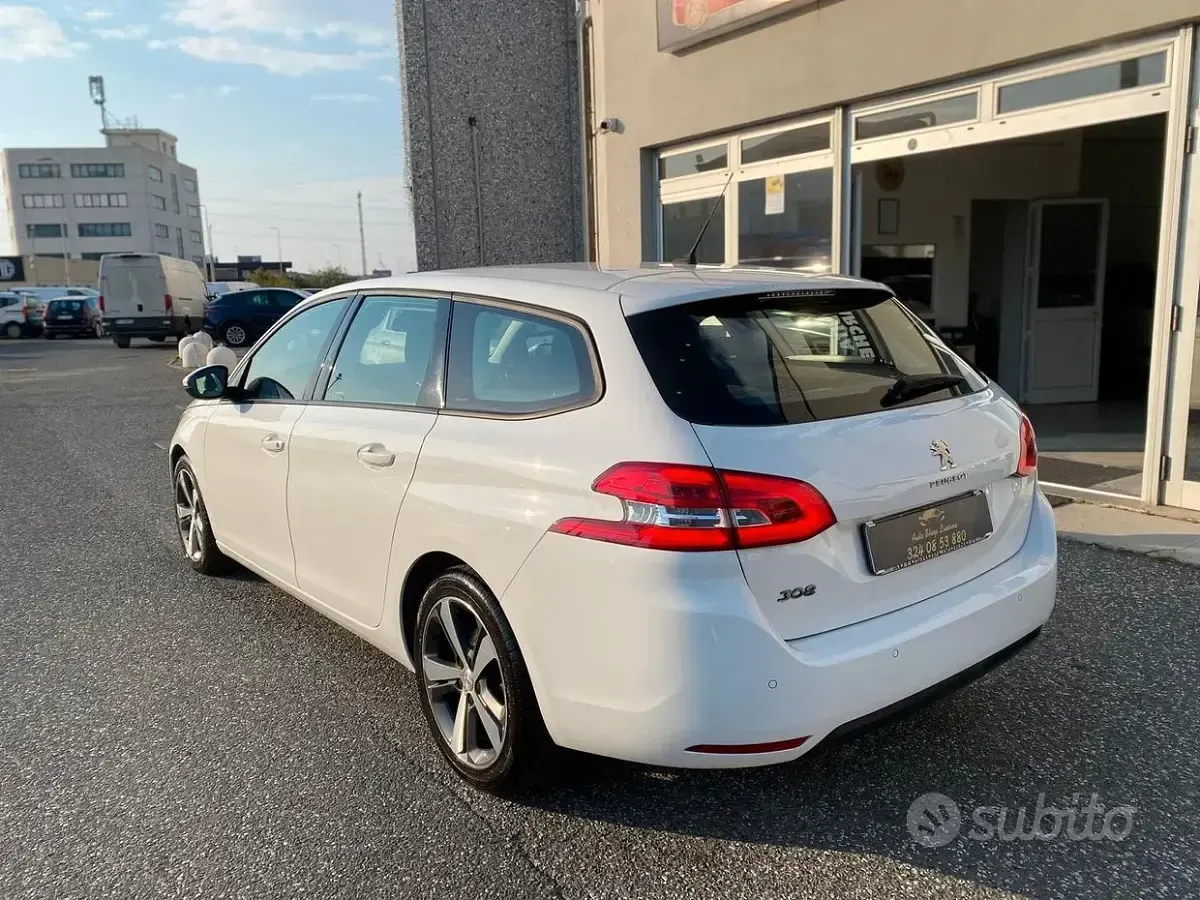Usata Peugeot 308 GT-line 131 CV (96 kW) 2020 Bianco Berlina