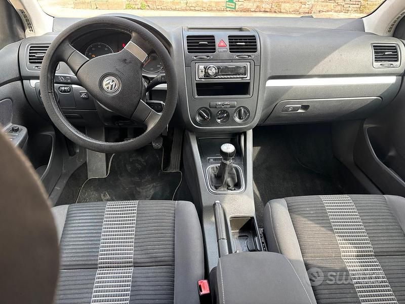 Usata VW Golf V 102 CV (75 kW) 2008 Grigio Utilitaria