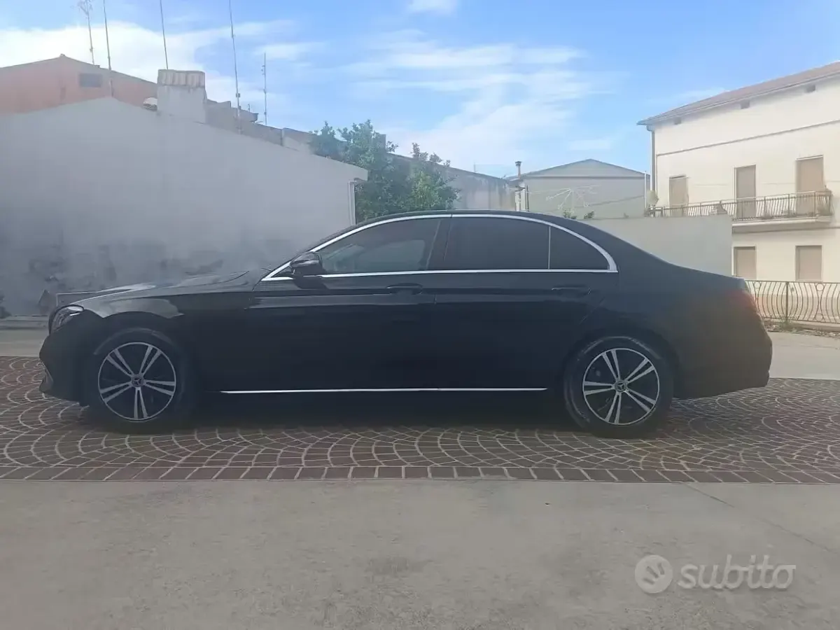 Usata Mercedes E200 Premium Plus 160 CV (117 kW) 2019 Nero Berlina