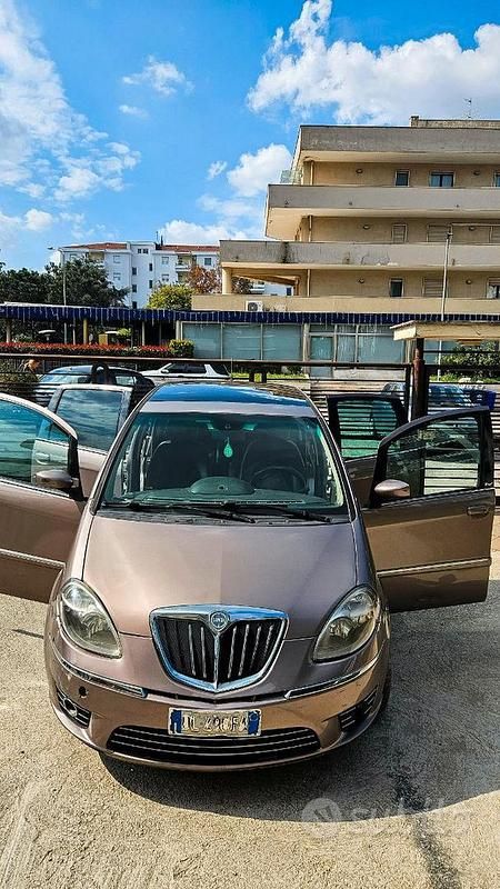 Usata Lancia Musa 90 CV (66 kW) 2007 Oro Monovolume