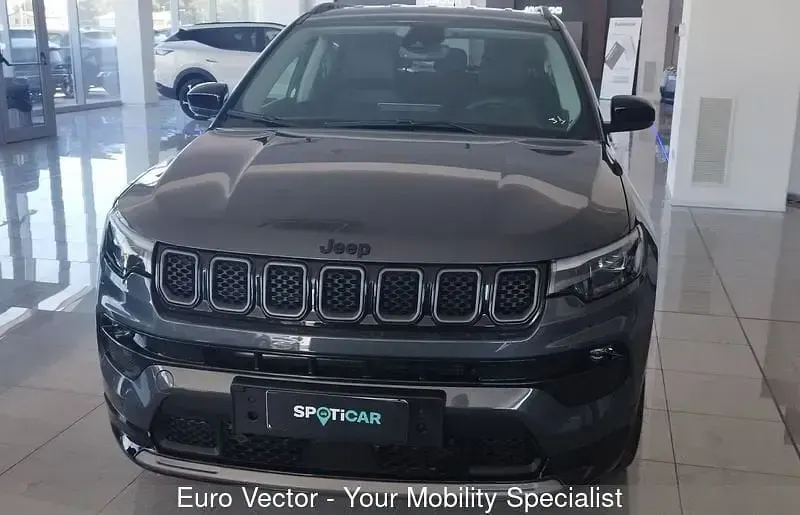 Usata Jeep Compass Summit 131 CV (96 kW) 2025 Grigio SUV