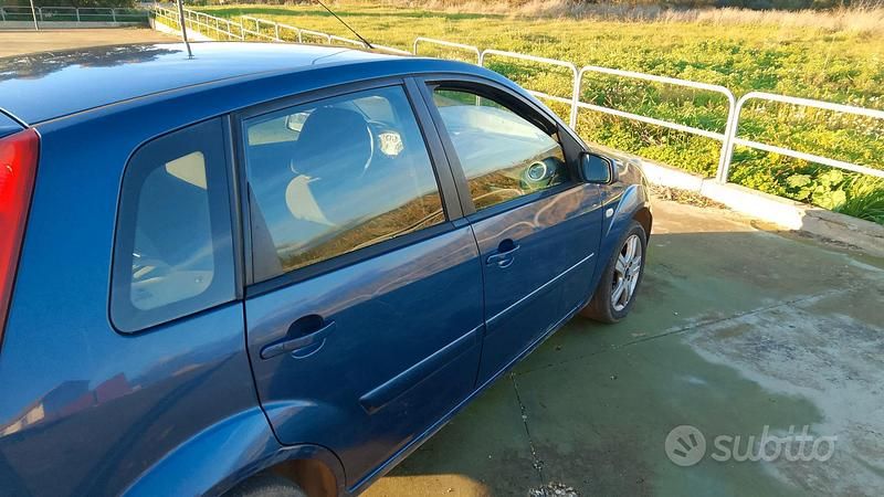 Usata Ford Fiesta 2008 Blu Berlina