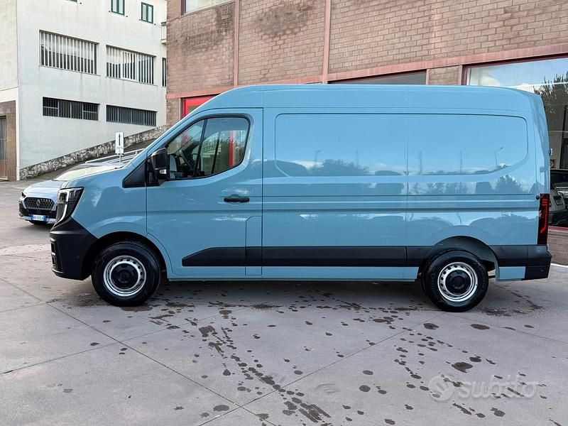 Usata Renault Master 150 CV (110 kW) 2024 Blu Berlina