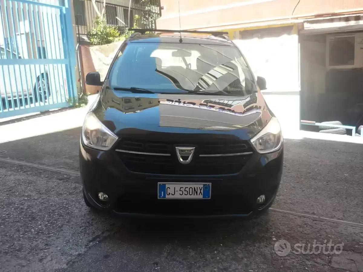 Usata Dacia Lodgy Lauréate 101 CV (74 kW) 2017 Nero Monovolume