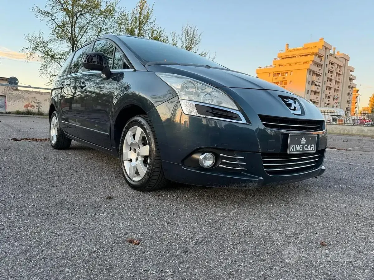 Usata Peugeot 5008 Active 112 CV (82 kW) 2012 Nero Monovolume
