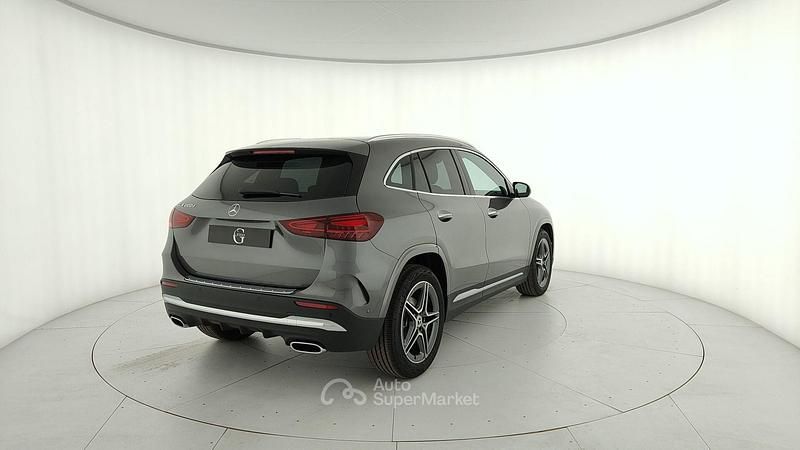 Nuova Mercedes GLA200 150 CV (110 kW) 2026 Gray SUV