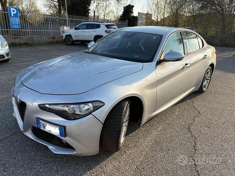 Usata Alfa Romeo Giulia 150 CV (110 kW) 2017 Grigio Berlina