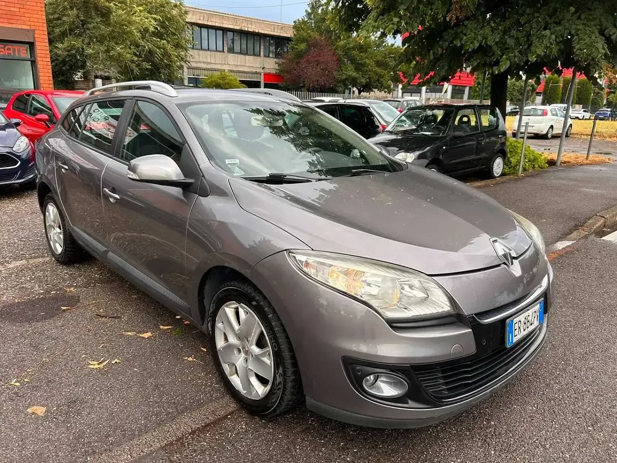 Usata Renault Mégane GrandTour 110 CV (80 kW) 2013 Grigio Station wagon