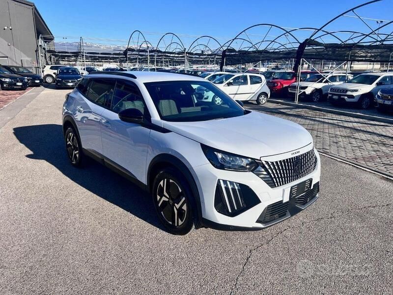 Usata Peugeot 2008 Allure 131 CV (96 kW) 2024 Bianco metallizzato SUV