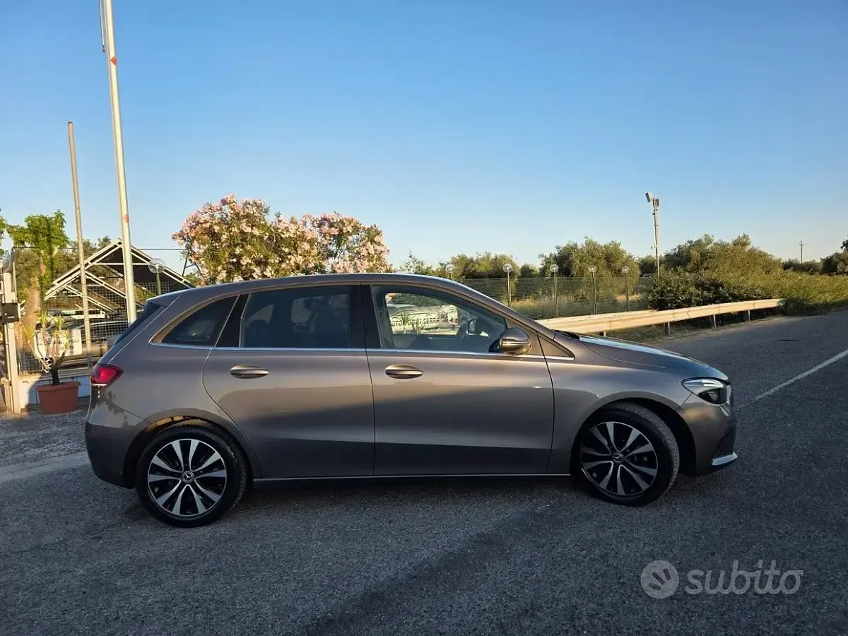 Usata Mercedes B180 Business 116 CV (85 kW) 2021 Grigio Utilitaria
