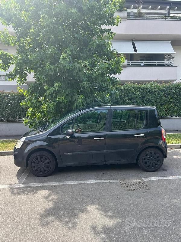 Usata 2003 Renault Modus Monovolume | 1990 € - Immagine 1/4