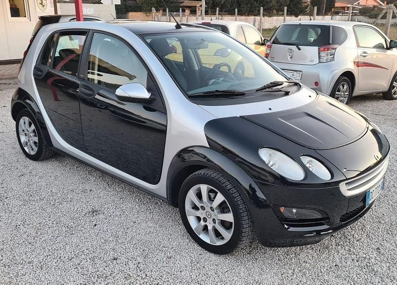 Begagnad Smart ForFour Passion 75 HK (55 kW) 2006 Svart Halvkombi