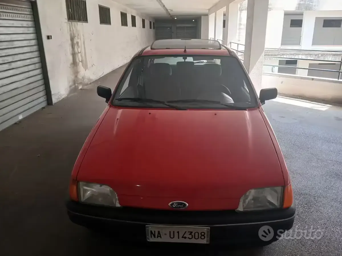 Usata Ford Fiesta 49 CV (36 kW) 1990 Rosso Utilitaria