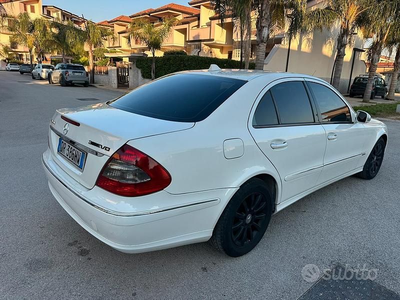 Usata Mercedes E220 170 CV (125 kW) 2008 Berlina