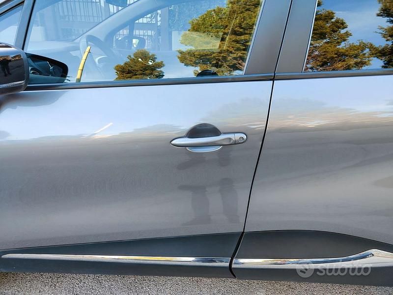 Usata Renault Captur 90 CV (66 kW) 2017 Grigio SUV