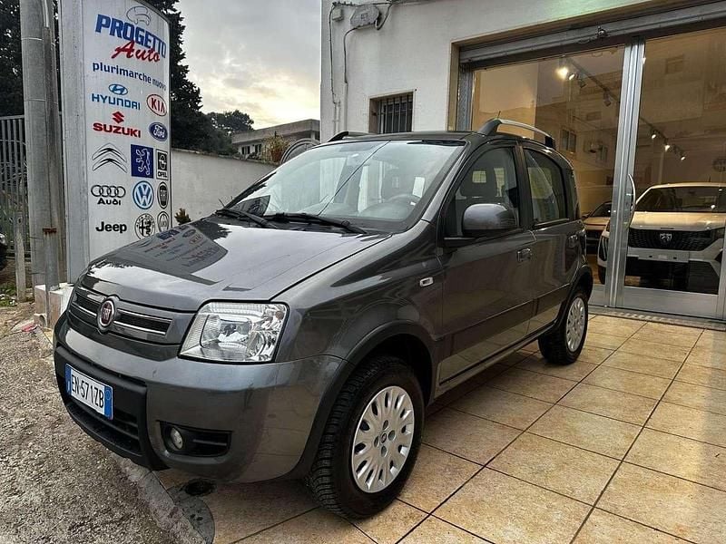 Usata Fiat Panda 4x4 Climbing 69 CV (50 kW) 2012 Other Utilitaria