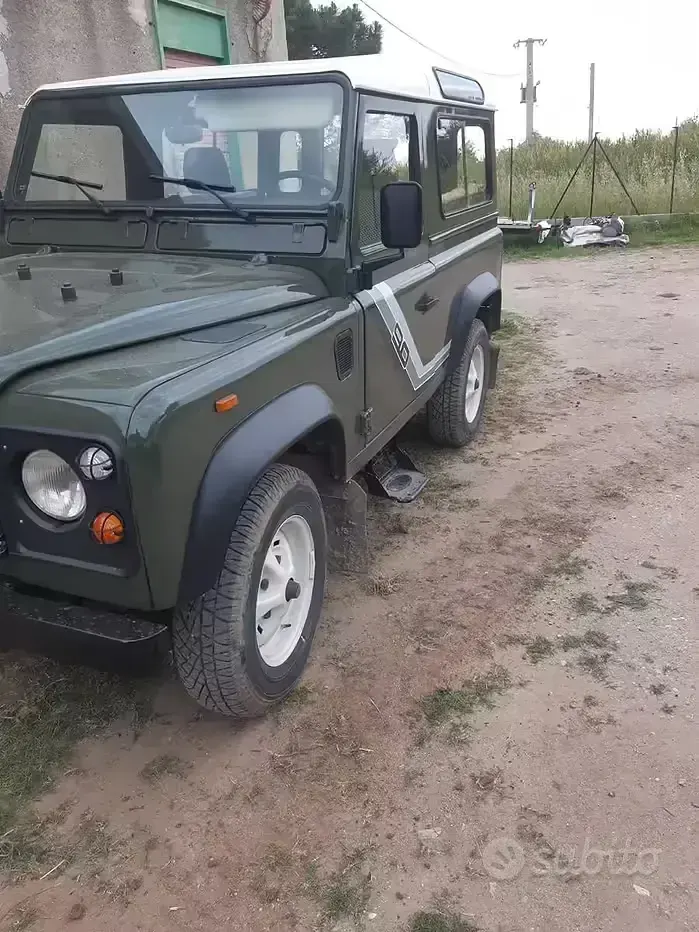 Usata Land Rover Defender 86 CV (63 kW) 1989 Verde SUV