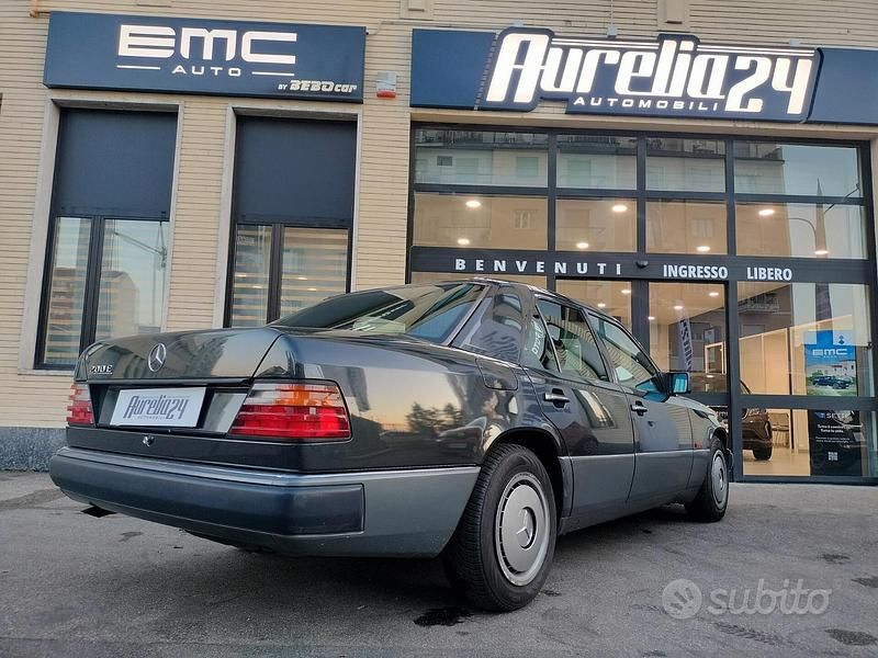Usata Mercedes E200 137 CV (100 kW) 1992 Grigio Berlina